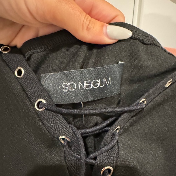 Sid Neigum 3/4 sleeve crop top - Picture 2 of 2